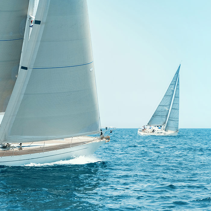 Barche a vela in mare