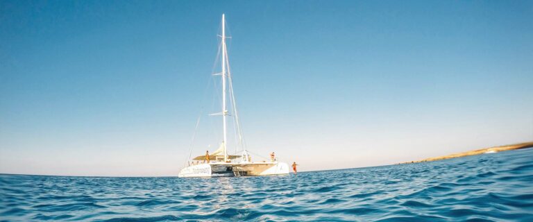 Barca a vela in mare