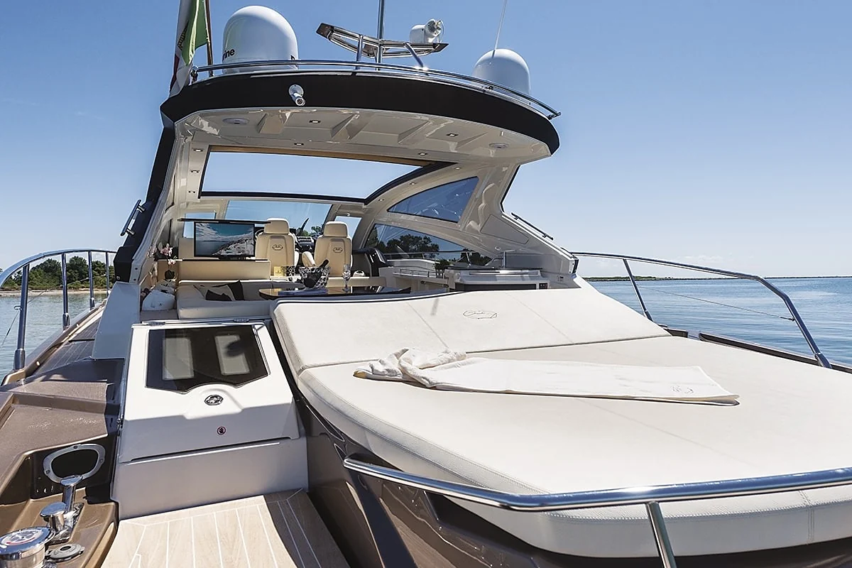 Cranchi 60, motor yacht soft top