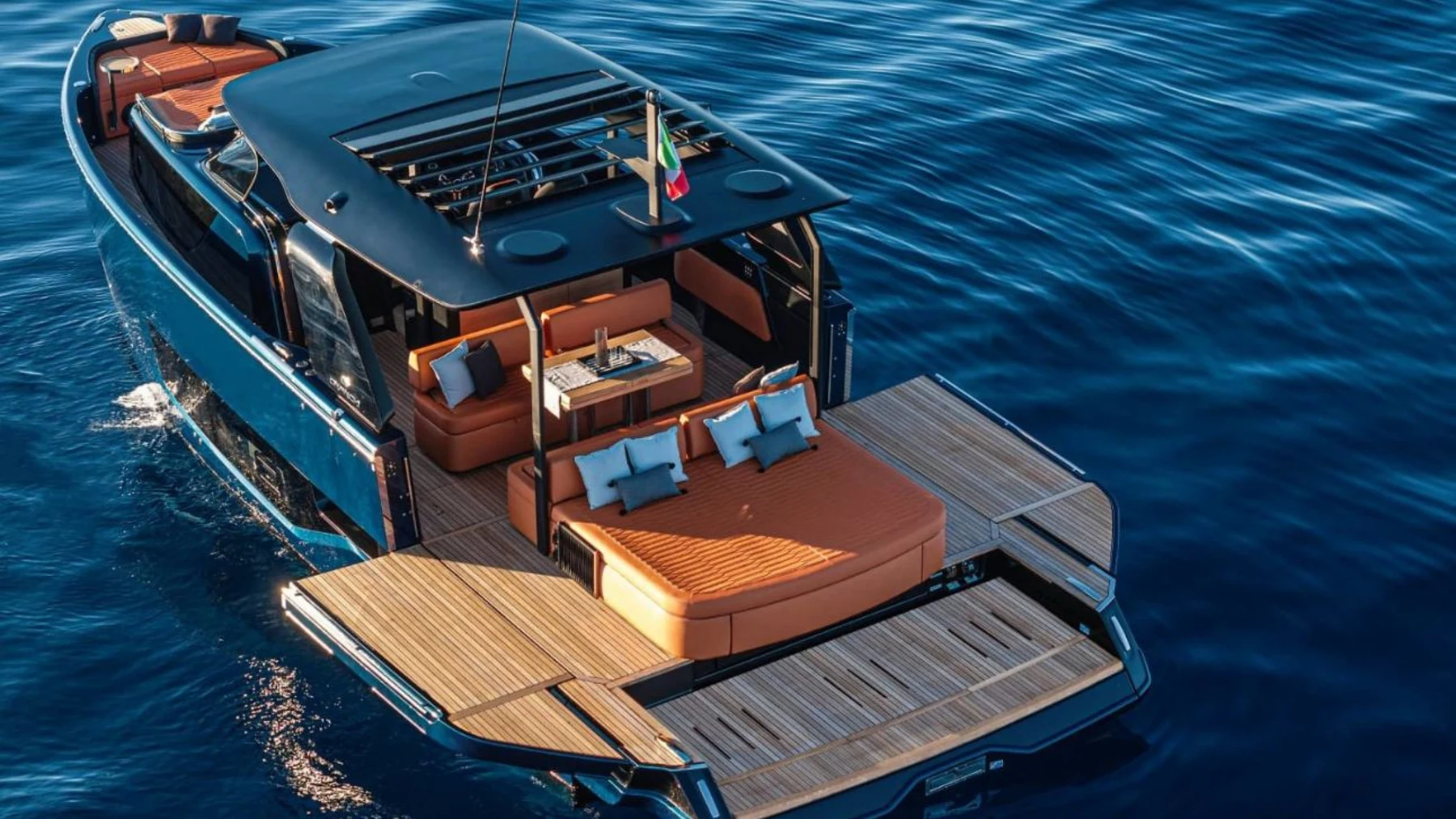 Cranchi A46, luxury tender di 14,25 m