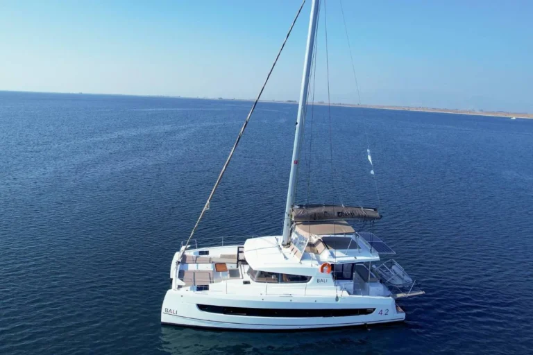 Catamarano Bali 4.2 con skipper in Grecia