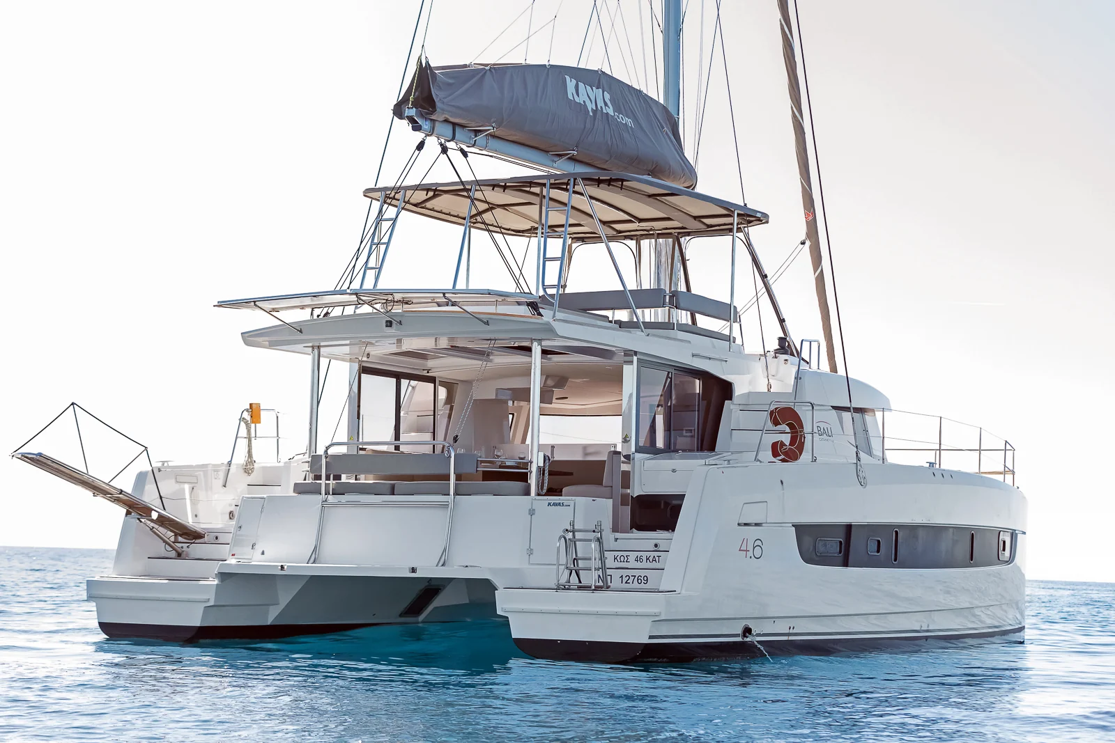 Bali 4.6, skippered catamaran of 14.28 m