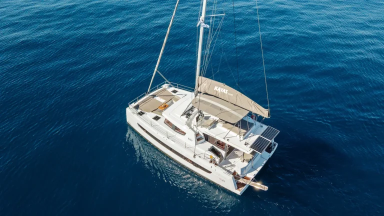 Bali 4.6 — Catamarano con skipper