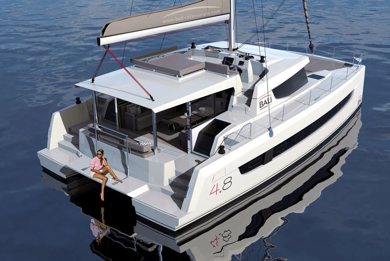 Bali 4.8, crewed catamaran of 14.86 m