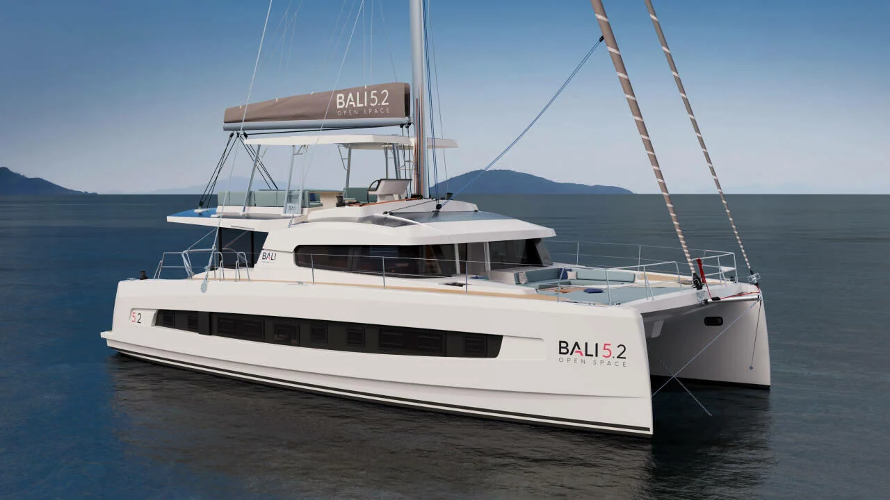 Bali 5.2, crewed catamaran of 15.90 m