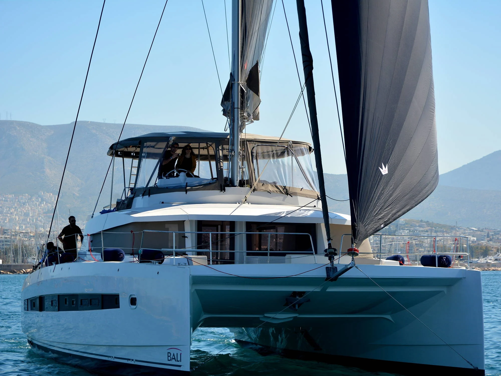 Bali 5.4, crewed catamaran of 16.80 m