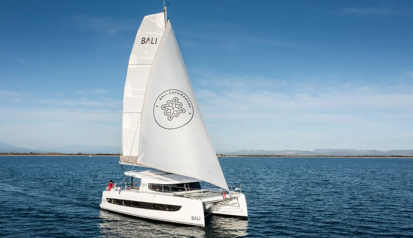 Bali Catsmart, skippered catamaran of 12.08 m