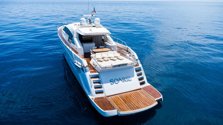 Yacht Aicon 82 Soaris con equipaggio in Sicilia