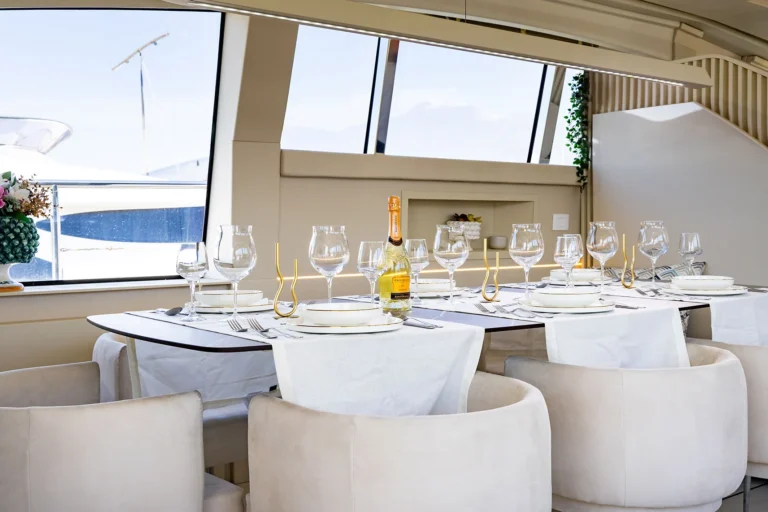 Yacht Aicon 82 Soaris con equipaggio in Sicilia