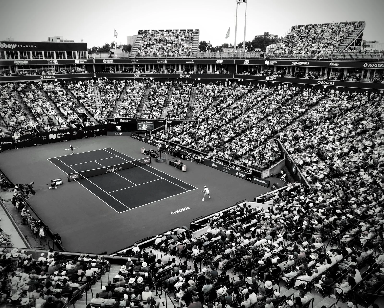 Court de tennis pendant un match